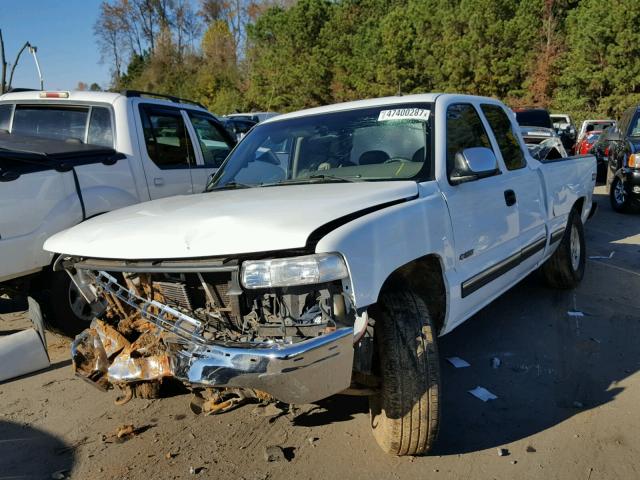 2GCEK19T521333885 - 2002 CHEVROLET SILVERADO WHITE photo 2