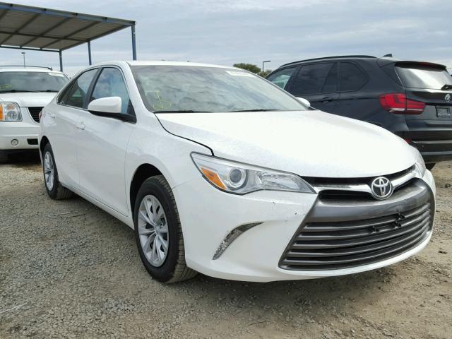 4T4BF1FK1GR564122 - 2016 TOYOTA CAMRY LE WHITE photo 1