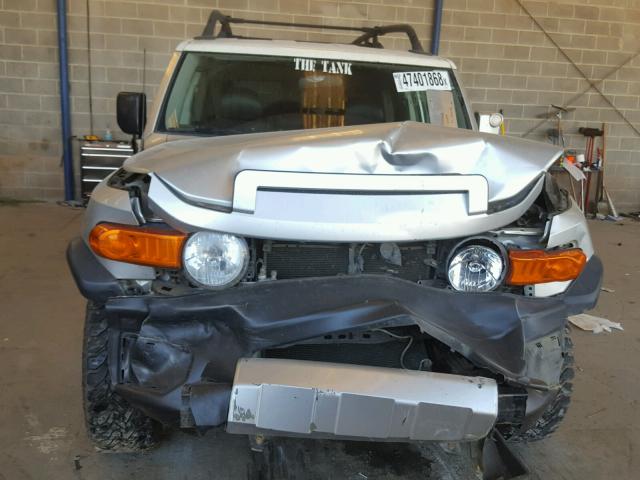 JTEZU11F370018115 - 2007 TOYOTA FJ CRUISER SILVER photo 7