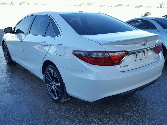 4T1BF1FK4GU501106 - 2016 TOYOTA CAMRY LE WHITE photo 3