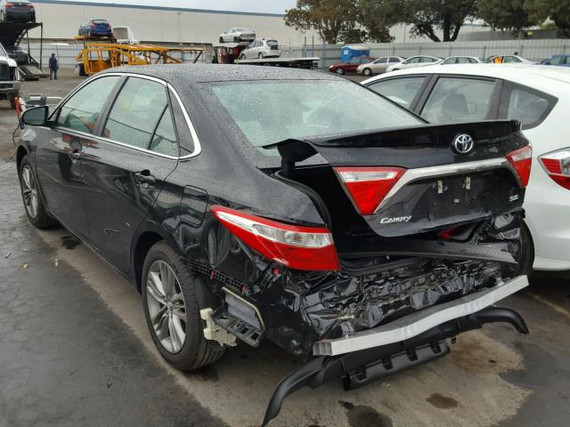 4T1BF1FK2HU745564 - 2017 TOYOTA CAMRY LE 黑色 照片 3