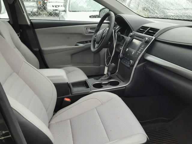 4T1BF1FK2HU745564 - 2017 TOYOTA CAMRY LE 黑色 照片 5