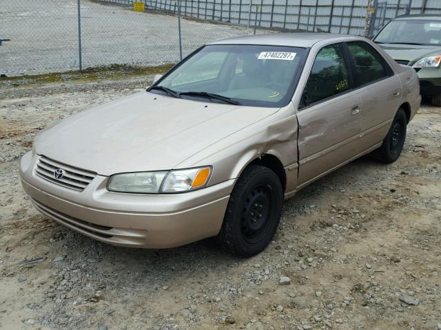 4T1BG22K8XU881558 - 1999 TOYOTA CAMRY CE GOLD photo 2