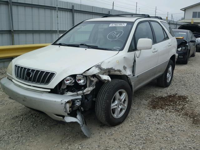 JTJGF10U330153401 - 2003 LEXUS RX 300 WHITE photo 2