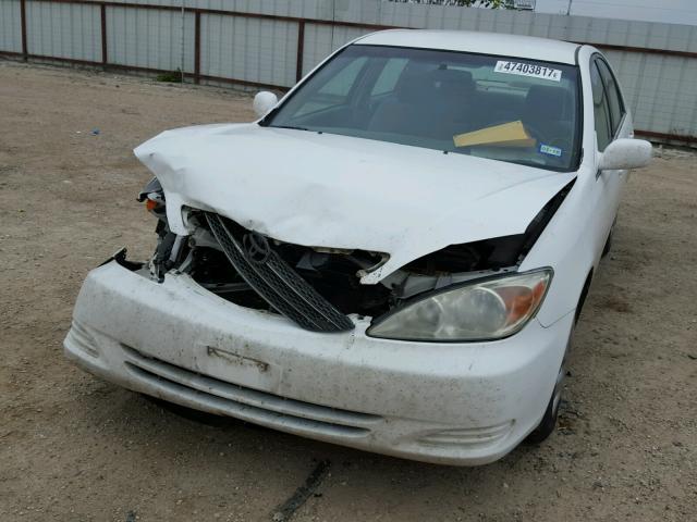 4T1BE32K73U123264 - 2003 TOYOTA CAMRY LE WHITE photo 2