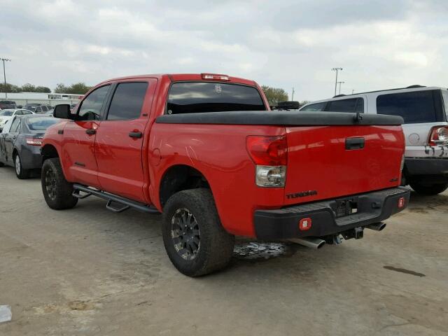 5TFDW54139X088983 - 2009 TOYOTA TUNDRA CRE RED photo 3