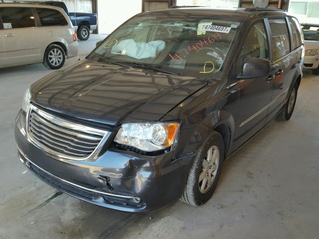 2C4RC1BG8DR594041 - 2013 CHRYSLER TOWN & COU GRAY photo 2