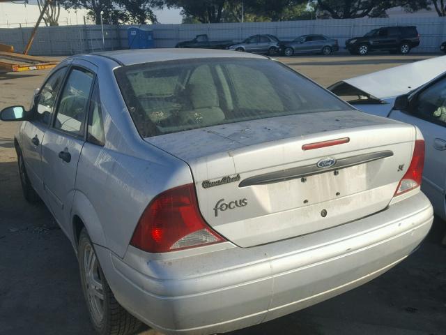 1FAFP34P13W213366 - 2003 FORD FOCUS SE SILVER photo 3