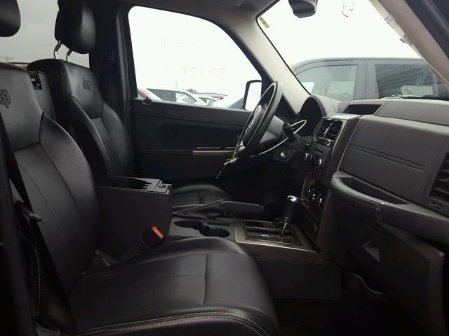 1C4PJMCK2CW169373 - 2012 JEEP LIBERTY LI BLACK photo 5