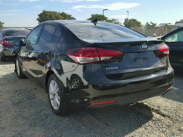 3KPFL4A79HE021999 - 2017 KIA FORTE LX BLACK photo 3