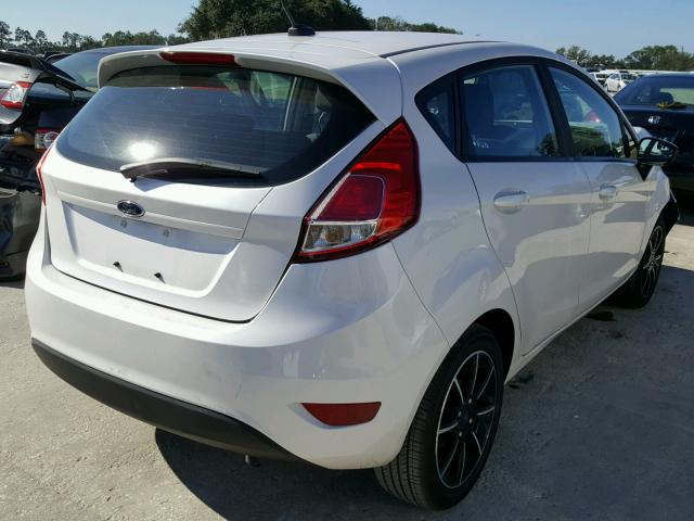 3FADP4EJ3HM130200 - 2017 FORD FIESTA SE WHITE photo 4