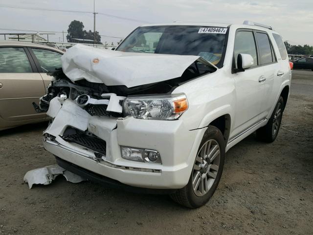 JTEBU5JR2D5122063 - 2013 TOYOTA 4RUNNER SR WHITE photo 2