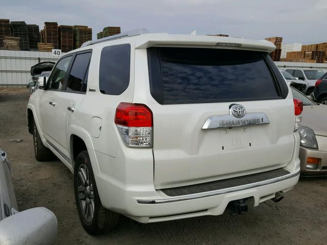 JTEBU5JR2D5122063 - 2013 TOYOTA 4RUNNER SR WHITE photo 3