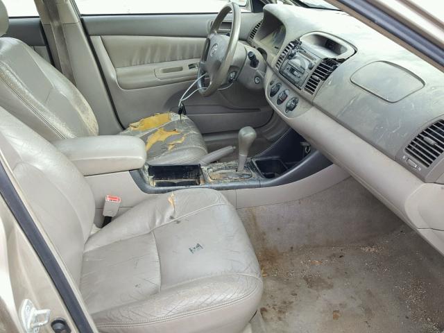 JTDBE32K220024491 - 2002 TOYOTA CAMRY LE TAN photo 5