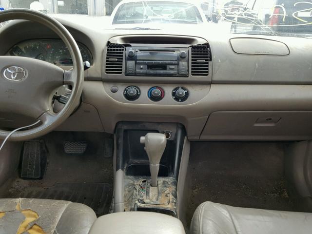 JTDBE32K220024491 - 2002 TOYOTA CAMRY LE თაფლისფერი ფოტო 9