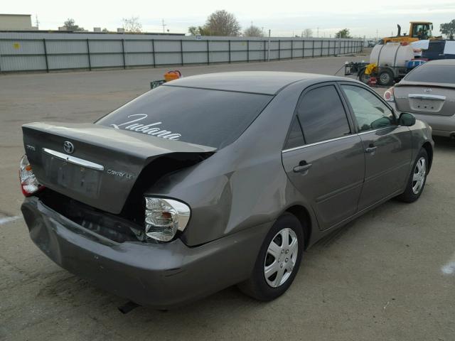 4T1BE30KX2U563464 - 2002 TOYOTA CAMRY LE 灰色 照片 4