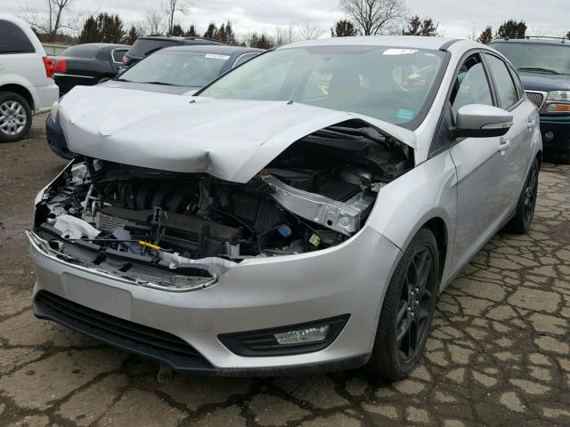 1FADP3K29GL244175 - 2016 FORD FOCUS SE SILVER photo 2