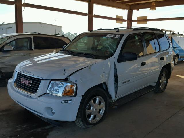 1GKDS13S452164012 - 2005 GMC ENVOY WHITE photo 2