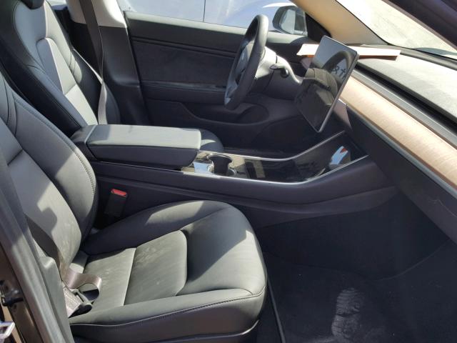 5YJ3E1EA8JF057068 - 2018 TESLA MODEL 3 أسود صورة 5