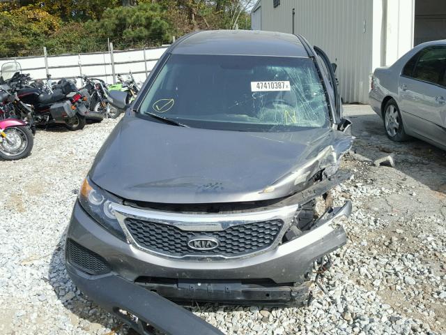 5XYKT3A14CG203335 - 2012 KIA SORENTO BA GRAY photo 9