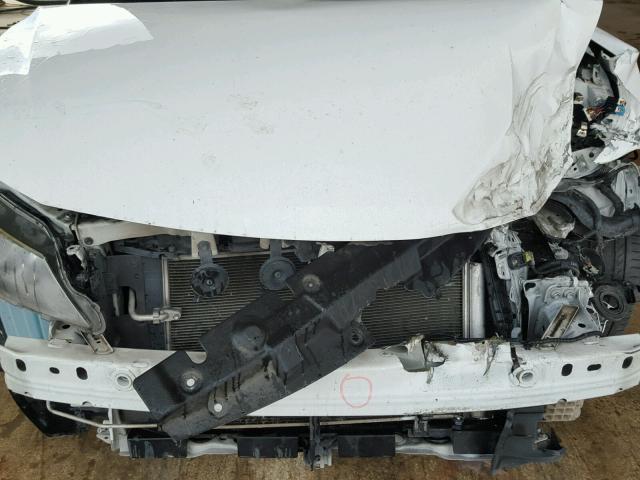 JTKJF5C75B3015807 - 2011 TOYOTA SCION TC 白色 照片 7