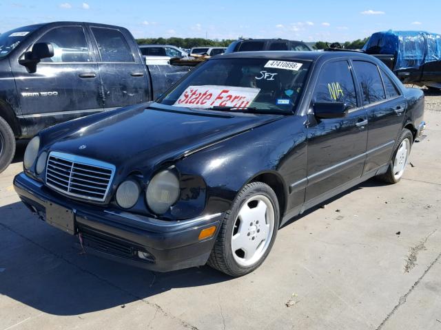 WDBJF72F0VA472681 - 1997 MERCEDES-BENZ E 420 BLACK photo 2