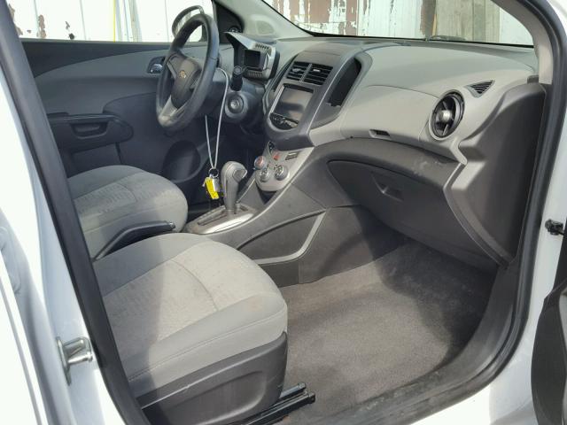 1G1JA5SHXD4178913 - 2013 CHEVROLET SONIC LS 白色 照片 5