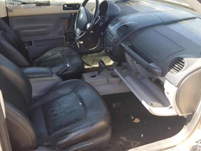 3VWCD21Y04M300817 - 2004 VOLKSWAGEN NEW BEETLE 米色 照片 5