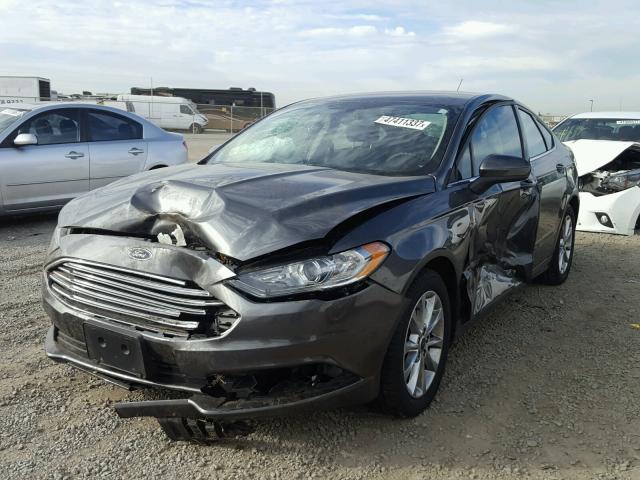 3FA6P0H74HR247594 - 2017 FORD FUSION SE CHARCOAL photo 2