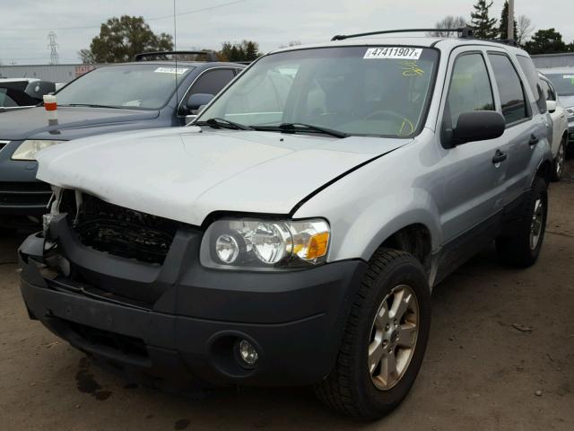 1FMYU03155DA26911 - 2005 FORD ESCAPE XLT SILVER photo 2