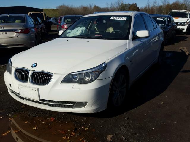 WBANV13589C152167 - 2009 BMW 528 XI WHITE photo 2