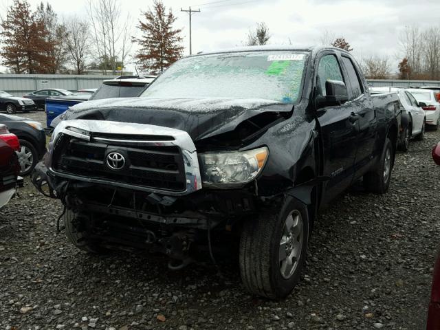 5TFUY5F17AX128932 - 2010 TOYOTA TUNDRA DOU BLACK photo 2