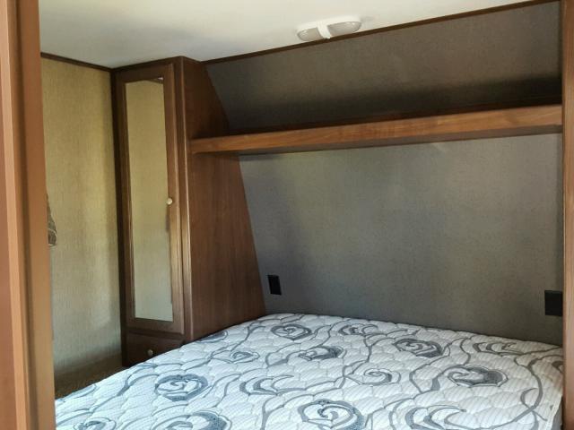 4YDT33B24J1530906 - 2018 KEYSTONE SPRINTER WHITE photo 5