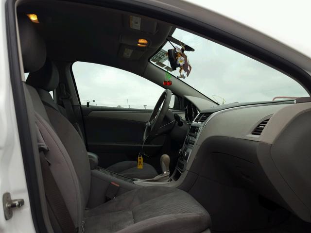 1G1ZB5EB2A4123102 - 2010 CHEVROLET MALIBU LS თეთრი ფოტო 5