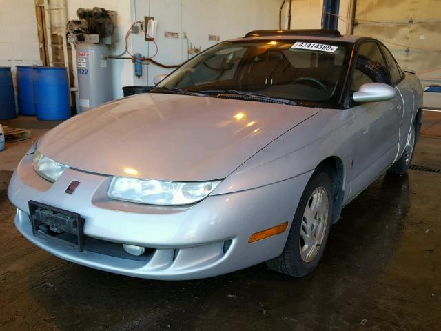 1G8ZY1277YZ128219 - 2000 SATURN SC2 SILVER photo 2