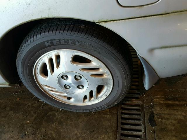 1G8ZY1277YZ128219 - 2000 SATURN SC2 SILVER photo 9