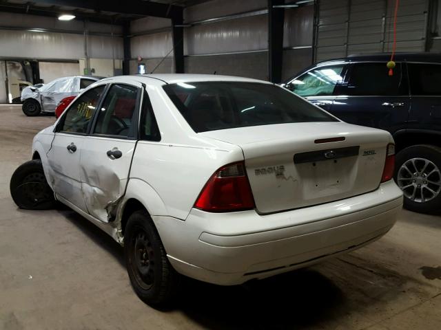 1FAFP34N07W105955 - 2007 FORD FOCUS ZX4 WHITE photo 3