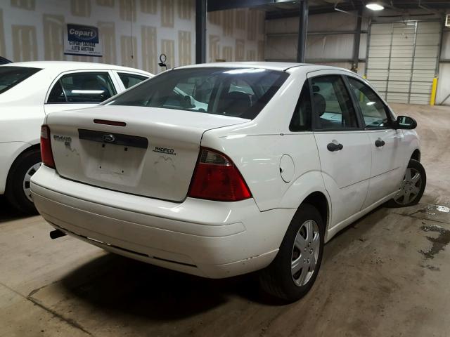 1FAFP34N07W105955 - 2007 FORD FOCUS ZX4 WHITE photo 4