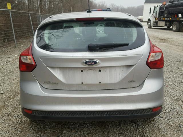 1FAHP3M21CL191366 - 2012 FORD FOCUS SEL SILVER photo 9