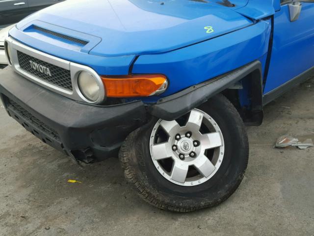 JTEBU11F270099576 - 2007 TOYOTA FJ CRUISER BLUE photo 9