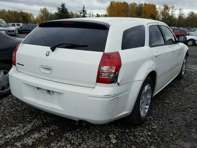 2D4FV47T67H886790 - 2007 DODGE MAGNUM SE WHITE photo 4