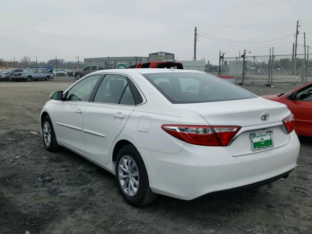 4T4BF1FK4FR448136 - 2015 TOYOTA CAMRY LE WHITE photo 3