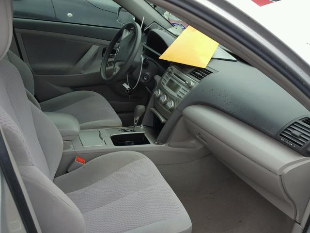 4T4BF3EK1BR144463 - 2011 TOYOTA CAMRY BASE SILVER photo 5