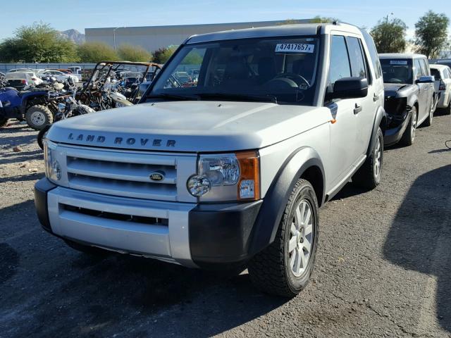 SALAA25455A300488 - 2005 LAND ROVER LR3 SILVER photo 2