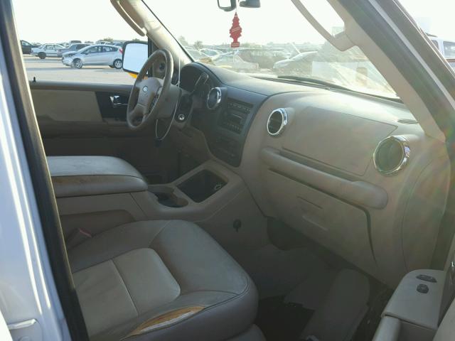 1FMPU17546LA56651 - 2006 FORD EXPEDITION WHITE photo 5