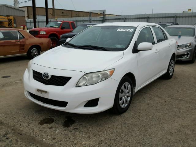 1NXBU4EE2AZ285122 - 2010 TOYOTA COROLLA WHITE photo 2