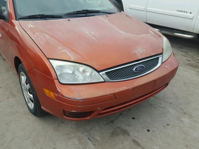 3FAFP31N65R127527 - 2005 FORD FOCUS ZX3 ORANGE photo 9