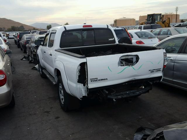 3TMJU4GN4BM125536 - 2011 TOYOTA TACOMA DOU WHITE photo 3