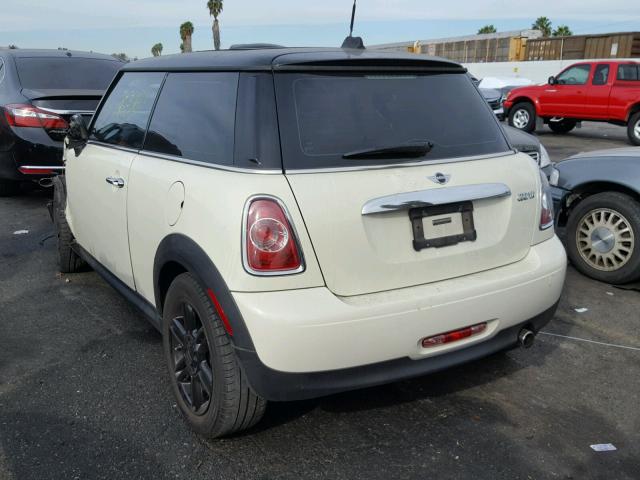 WMWSU3C51DT690218 - 2013 MINI COOPER WHITE photo 3