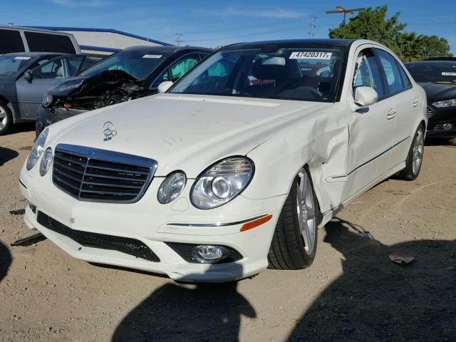 WDBUF56X29B425320 - 2009 MERCEDES-BENZ E 350 WHITE photo 2